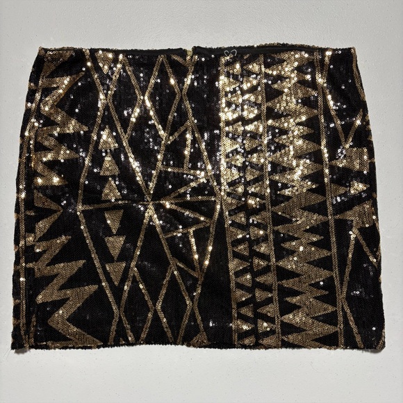 Windsor Dresses & Skirts - Large Windsor Black and Gold Sequin Mini Skirt